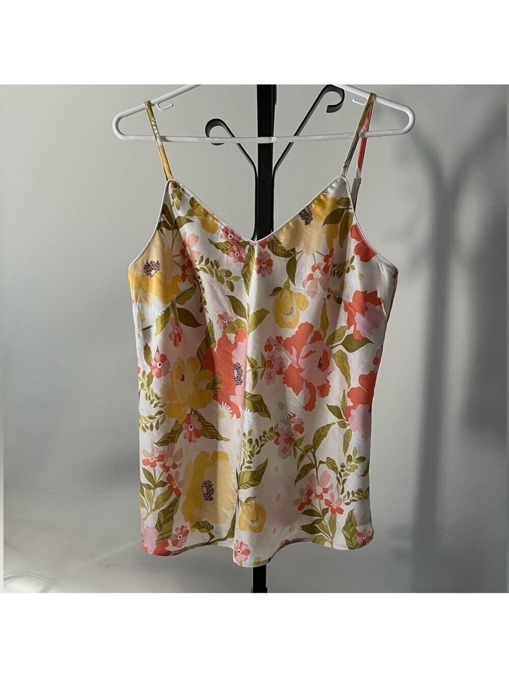 Maree Maree Floral Print 2 piece Sleepwear, Camisole Size Large, Bottom Medium.